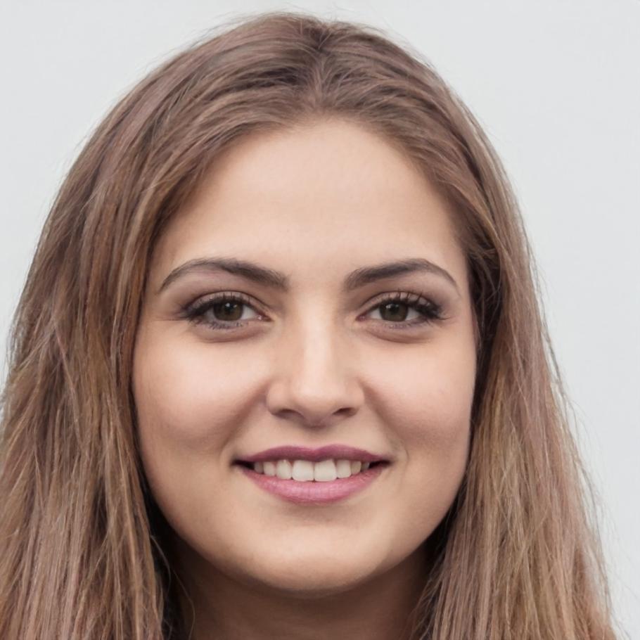 Sophie Reinhardt analysiert Finanzunterlagen mit Teilnehmern